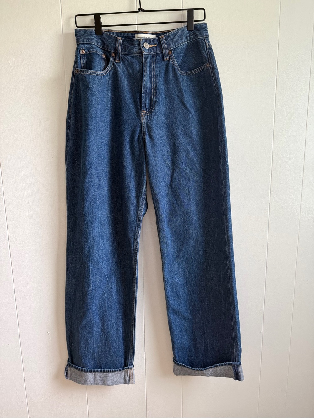 Abercrombie Curve Love ‘The loose High rise’ Dark denim with cuff bottoms